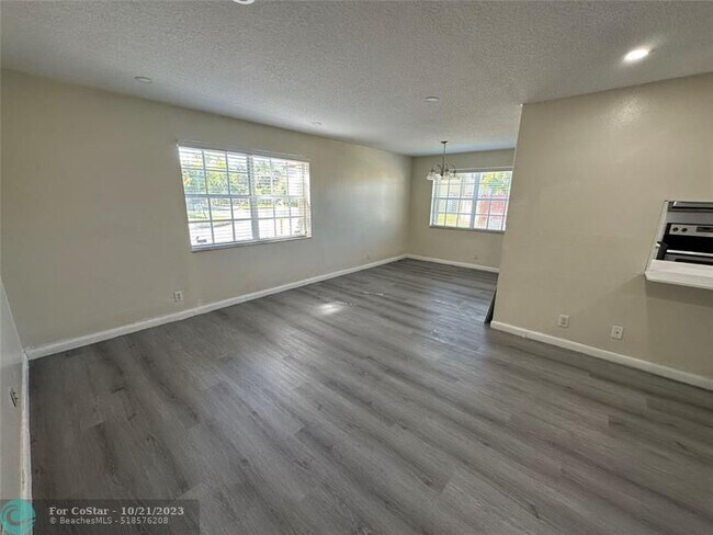 Building Photo - 401 SW 86th Ave