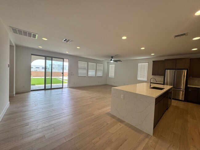 Building Photo - BRAND NEW HOME IN ALORAVITA IN PEORIA