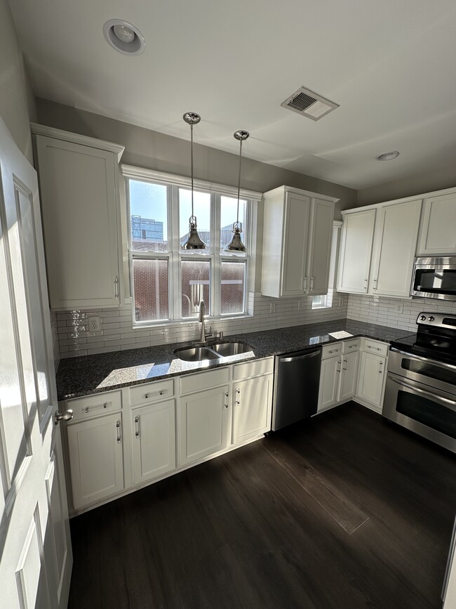 Kitchen - 1433 Camden Rd