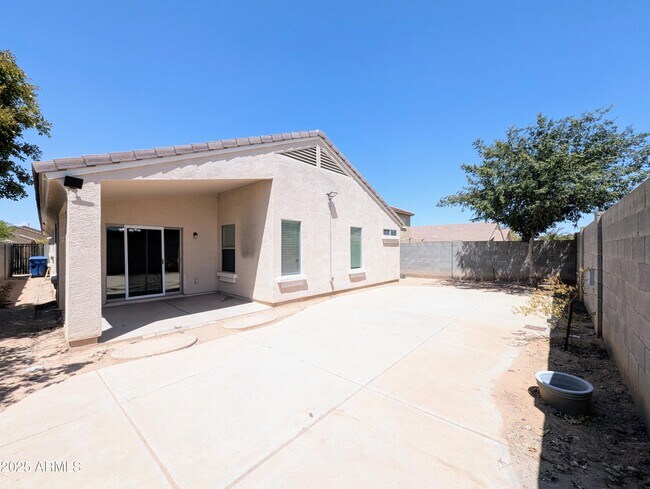 Building Photo - 13959 W Country Gables Dr