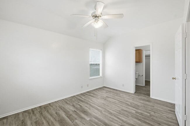 Building Photo - 2849 Southampton Way