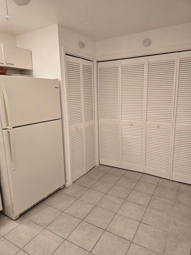 Building Photo - 7484 La Paz Blvd