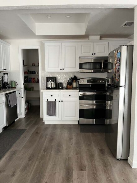 Building Photo - 7967 La Riviera Dr