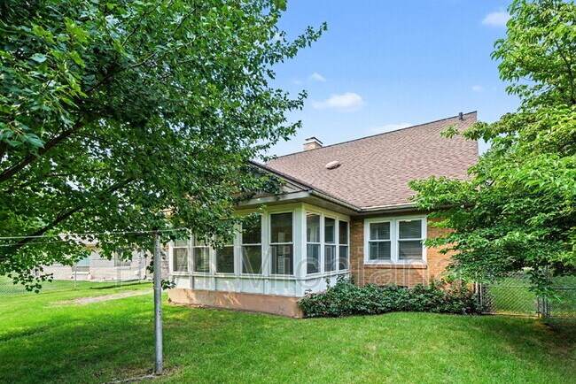 Building Photo - 510 E Pokagon St