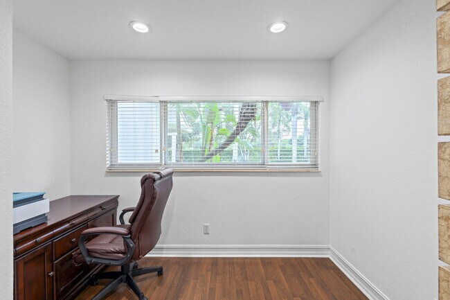 Building Photo - 7447 NW 82nd Terrace