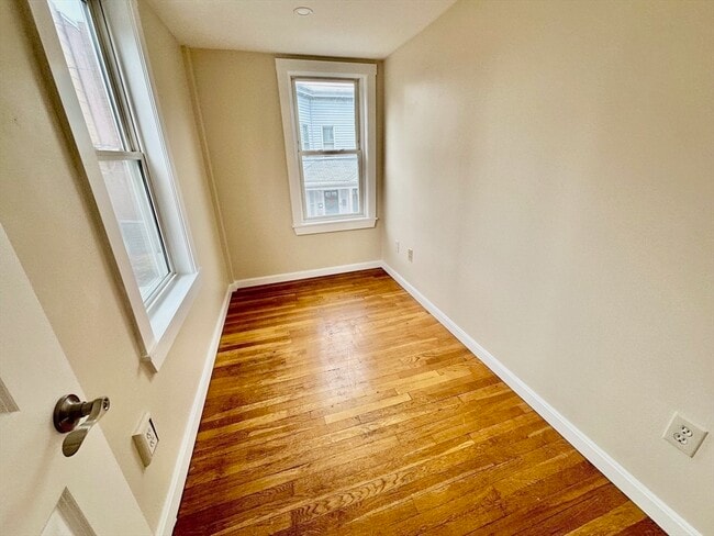 Building Photo - 8 Allen St