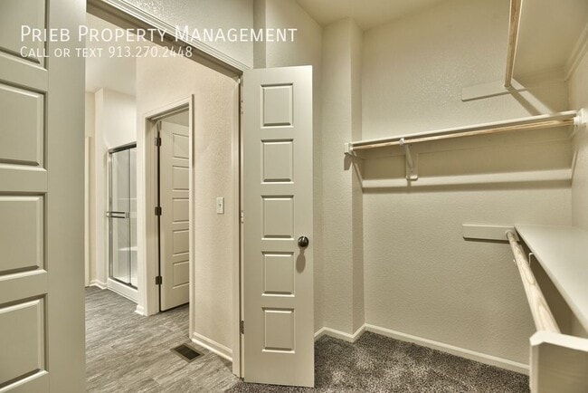Building Photo - 592 S Poplar St