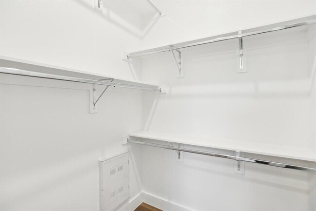 Building Photo - 1601 Mustang Dr