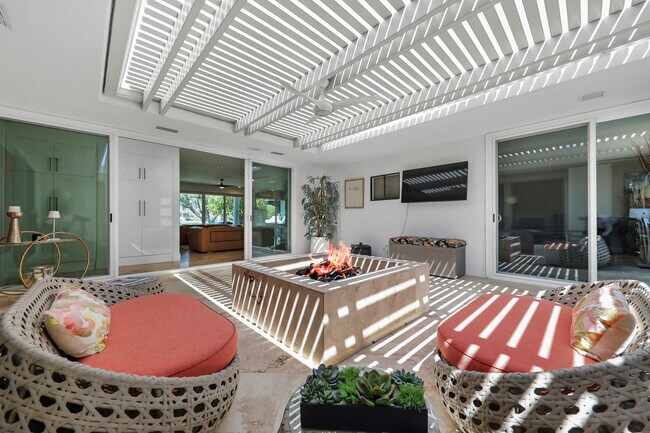 Building Photo - 49845 Lago Dr