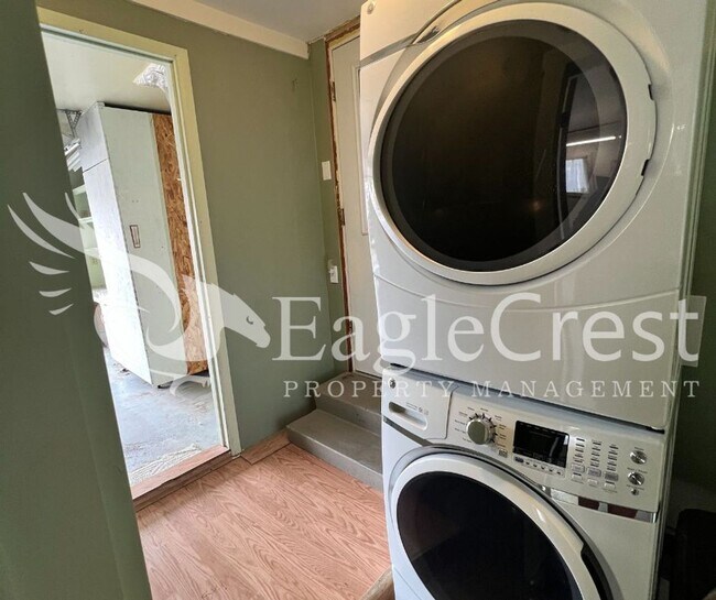 Building Photo - Two Bedroom, One Bathroom House with Fence...