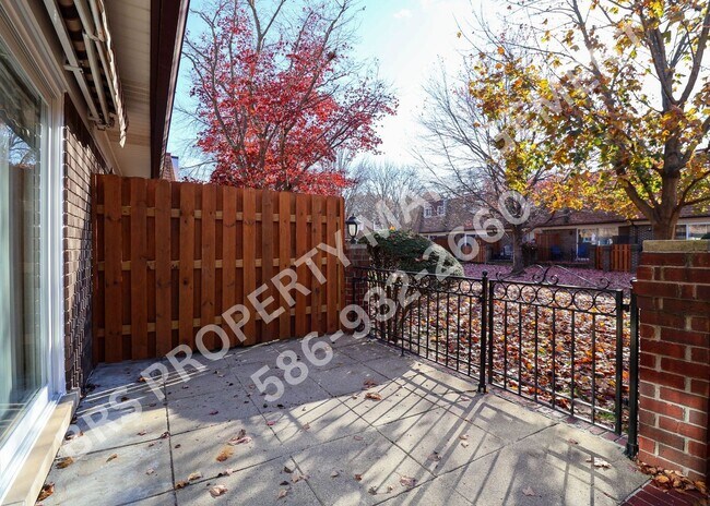 Building Photo - ? Beautifully Updated Condo in Clinton Township