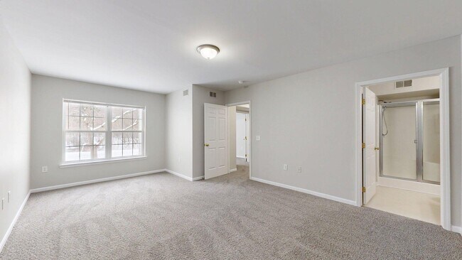 Building Photo - 2740 S Knightsbridge Cir