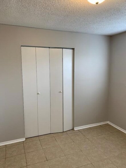 Building Photo - 210 Hendricks Blvd