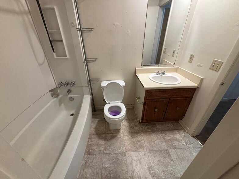 Building Photo - 256 N Berthe Ave