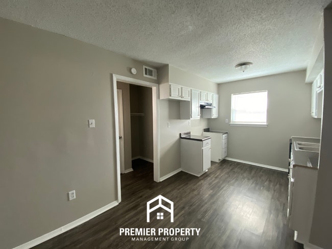 Building Photo - 6313 Leamont Dr