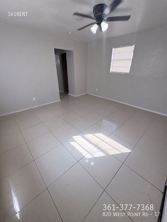 Building Photo - 820 W Point Rd