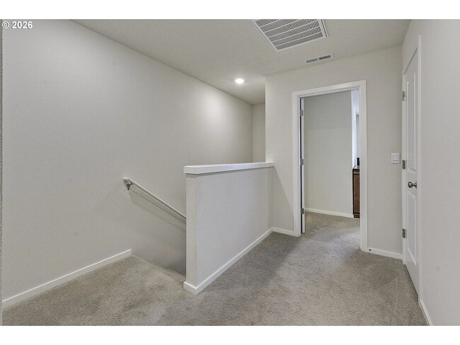 Building Photo - 898 N 18th Ave