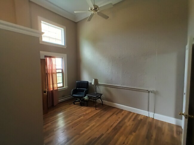 Building Photo - 2009 2nd St NE