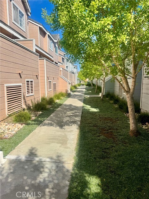 Building Photo - 2800 Plaza del Amo