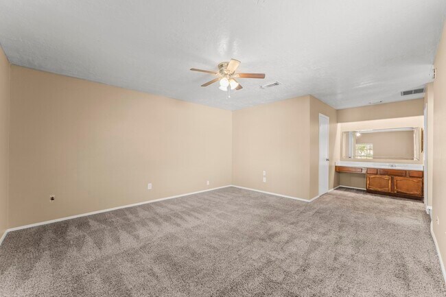 Building Photo - 17219 Camberwell Green Ln