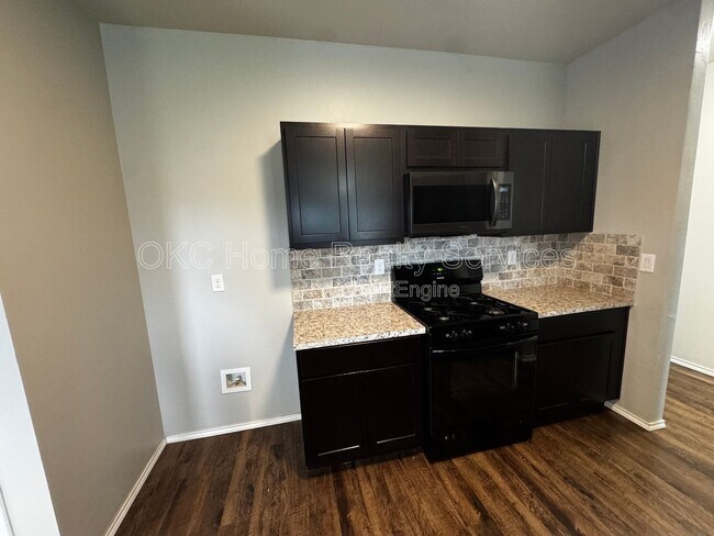 Building Photo - 9904 Jackrabbit Rd