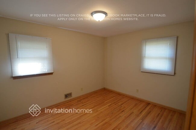 Building Photo - 4240 6th St NE