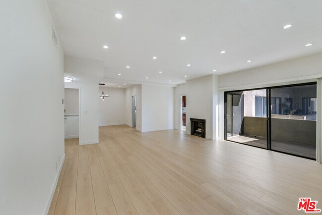 Building Photo - 1727 S Bentley Ave