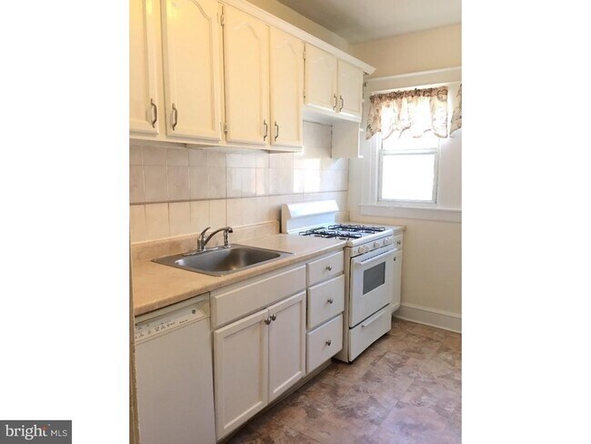 Building Photo - 41 Lamport Rd