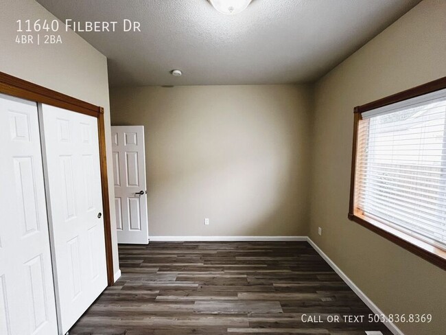 Building Photo - Welcome Home! Lovely 4-bedroom Property Ne...