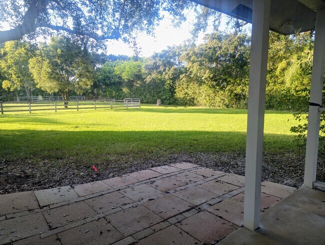 Building Photo - 819 Cindy Cir Ln