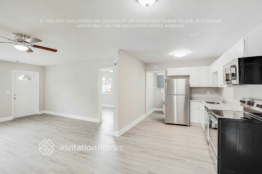Building Photo - 1331 SW 21st Ave
