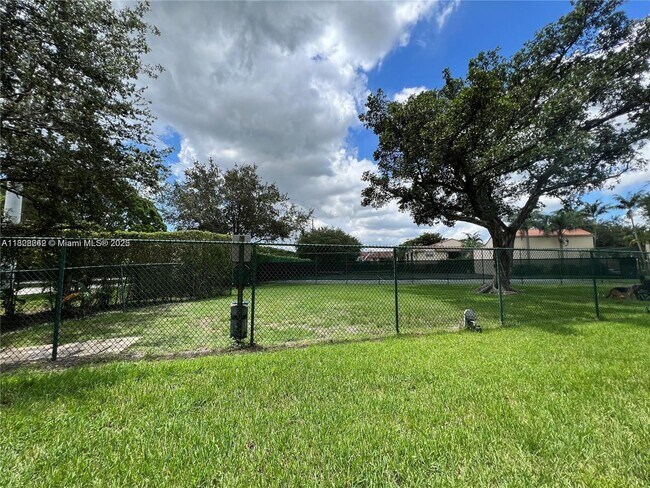 Building Photo - 1227 SW 46th Ave