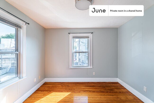 Building Photo - Room in Shared 6 bed/2 bath home