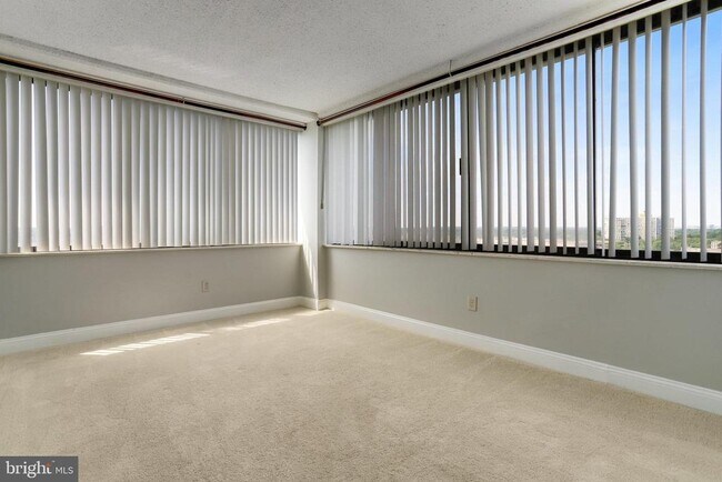 Building Photo - 6301 Stevenson Ave