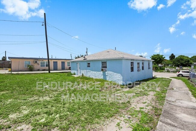 Building Photo - 1125 W 28th St