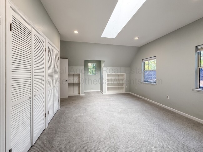 Building Photo - 7352 Saroni Dr