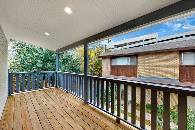 Building Photo - 513 Boyett St