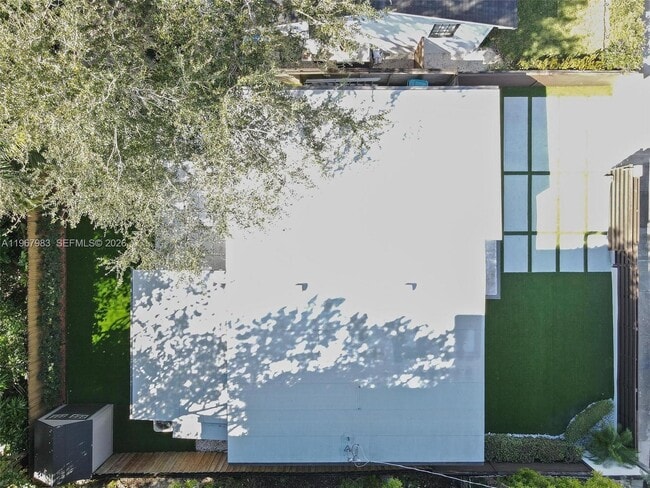 Building Photo - 710 NE 62nd St