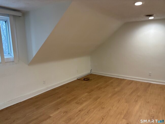 Building Photo - 14 Thill St