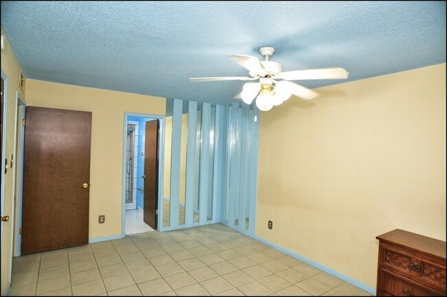 Building Photo - 6700 Escondido Dr