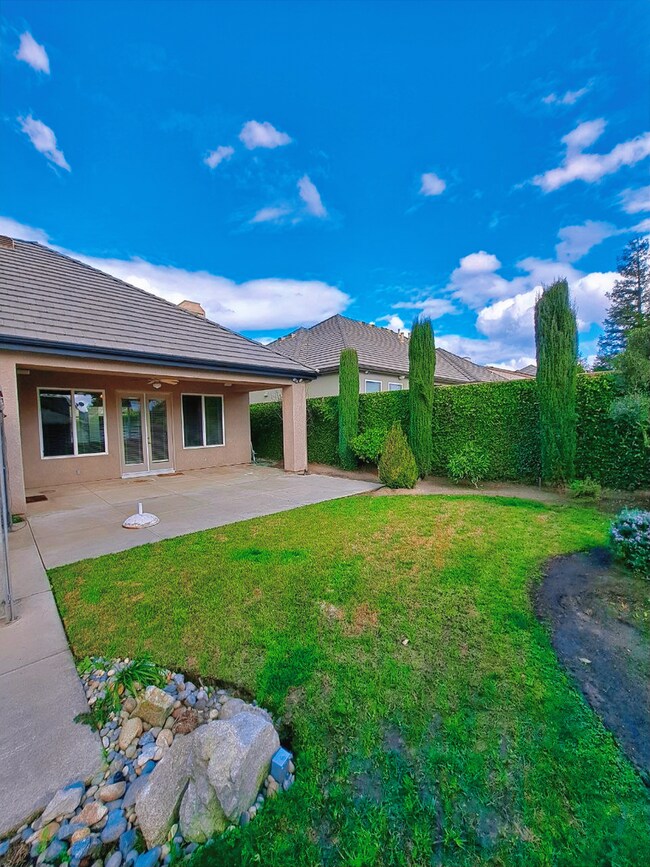 Building Photo - PRICE REDUCED TO $3795 – Custom Clovis Residence in Gated Community | Spacious Layout & 3-Car Gar...