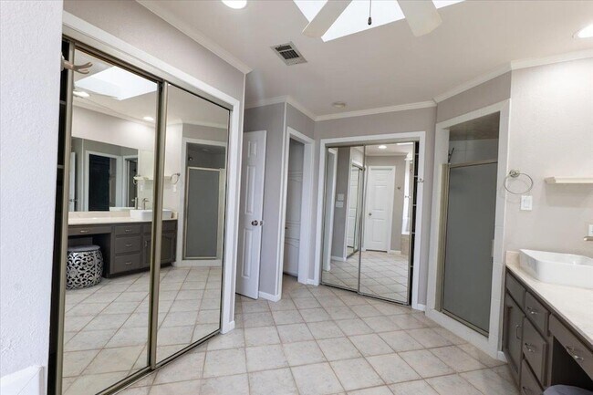 Building Photo - 300 Las Plumas Dr