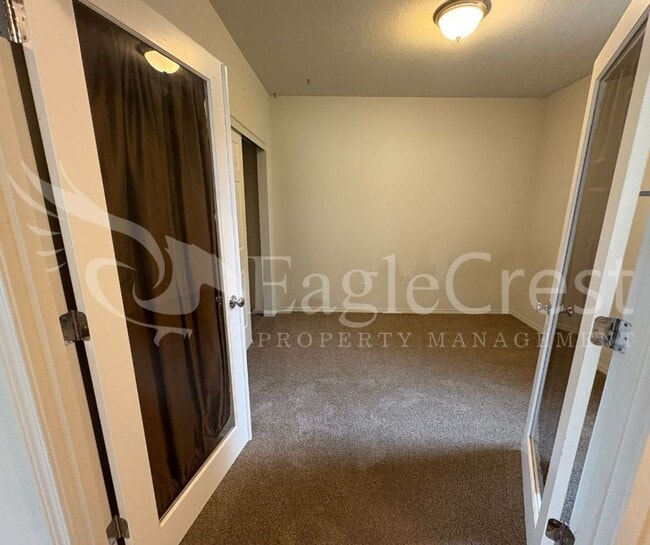 Building Photo - Three Bedroom, Two Bathroom Home Located o...