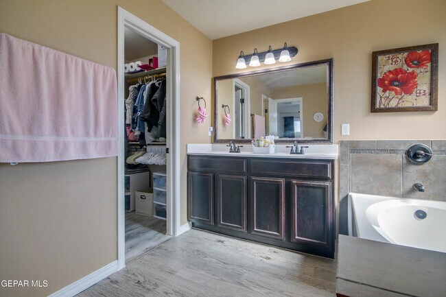 Building Photo - 14600 Christian Castle