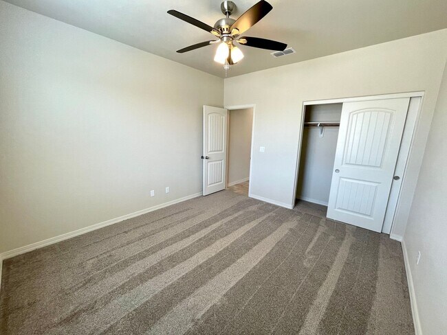 Building Photo - Beautiful 3 Bedroom Home in Southern Vistas w/ Solar!