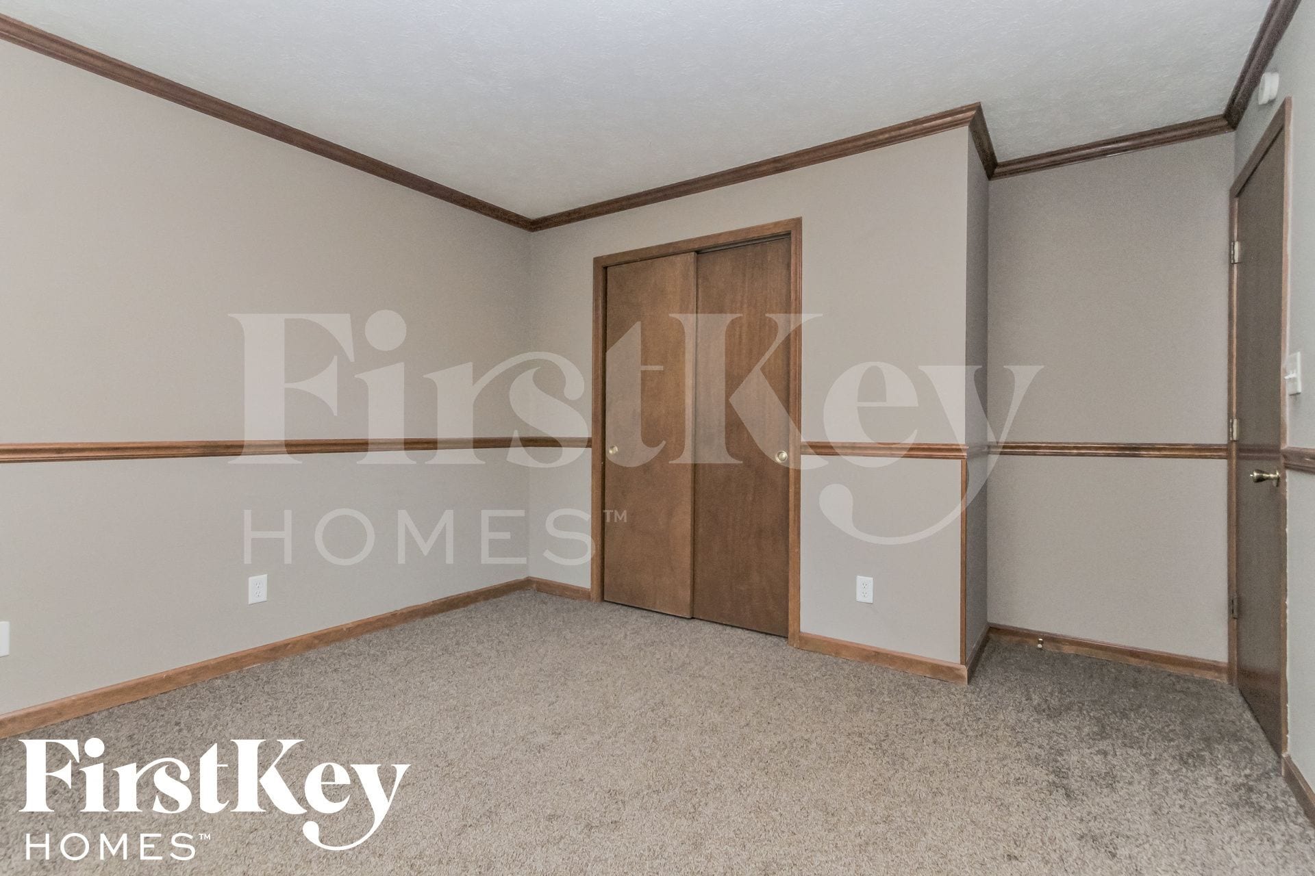 Building Photo - 2102 E Edgewood Ave