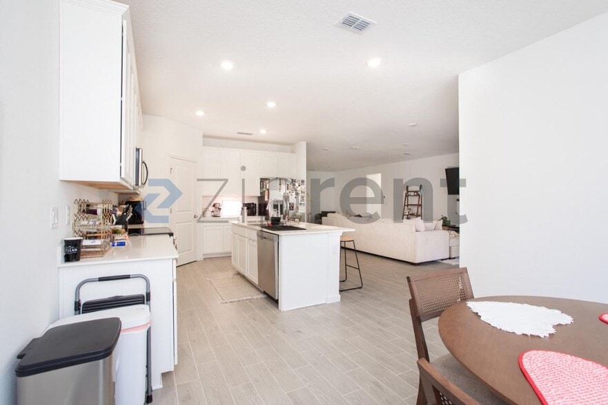 Building Photo - 1688 Lachlan Cir