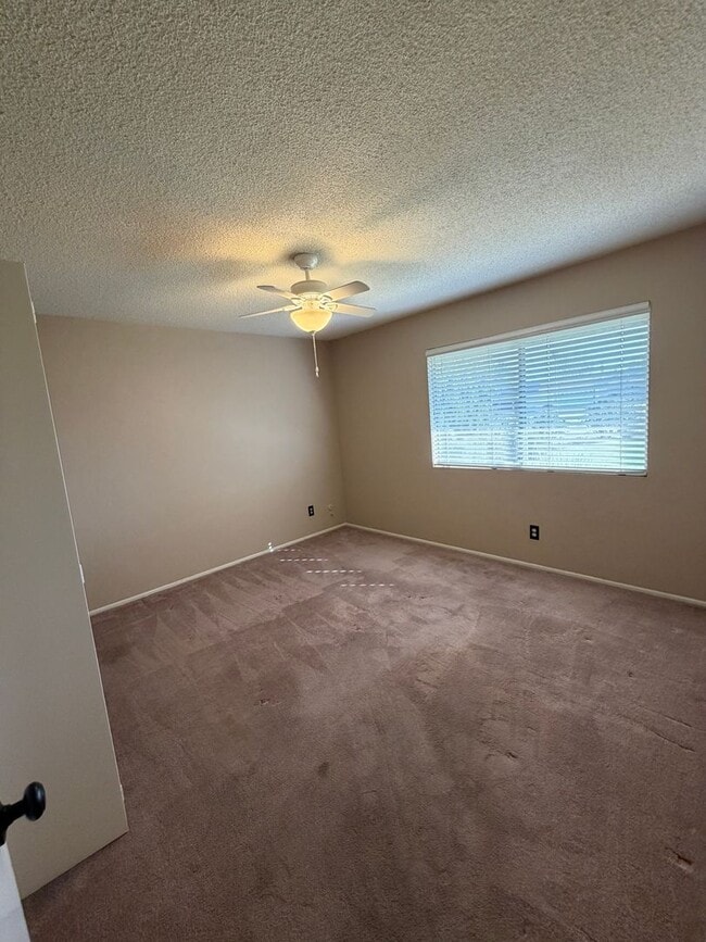 Building Photo - 55 and OLDER KERN CITY 2 BED UPDATED HOME