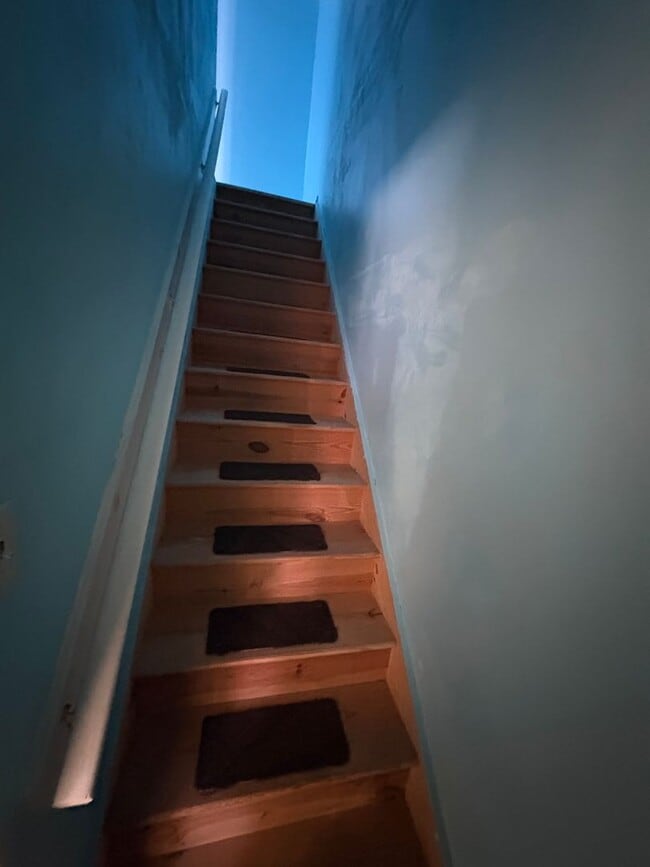 Building Photo - Section 8 Eligible-Spacious 3-4 Bedroom House, Yard, Parking-York City SD