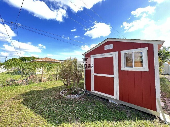 Building Photo - Cozy Cape Coral Pool Home – 3 Beds, 2 Bath...